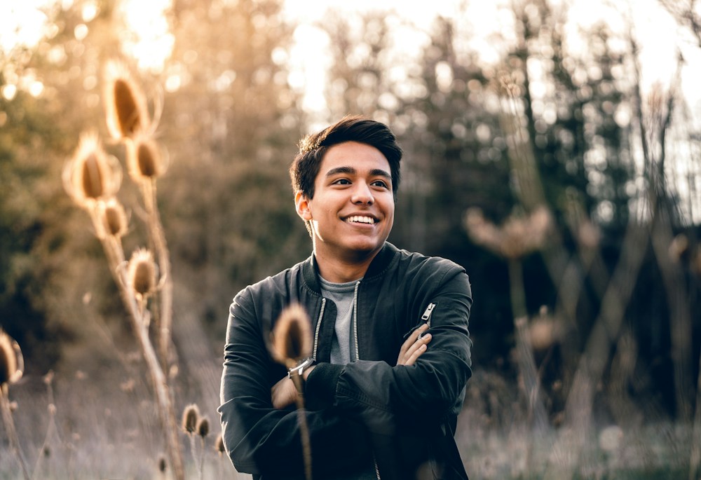Peinado masculino con cera mate acabado natural y textura sin brillo